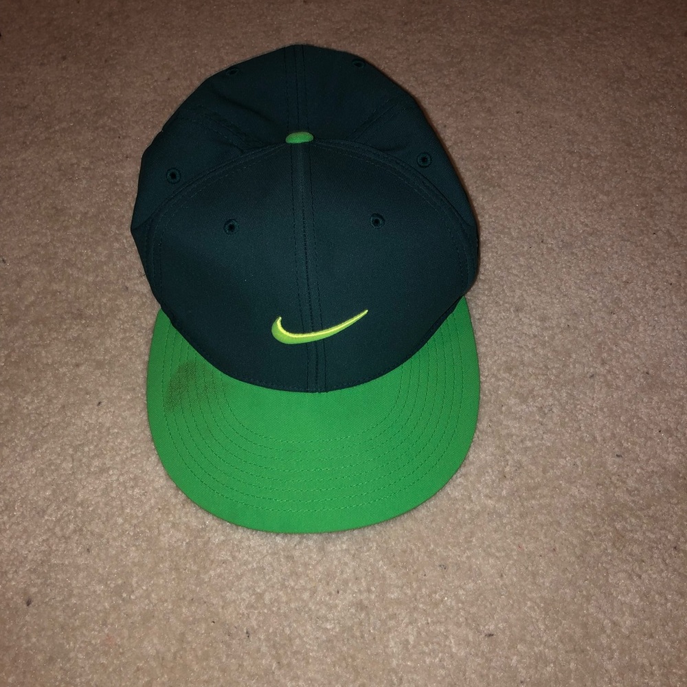 Green Nike Flat Bill flexfit Golf Hat